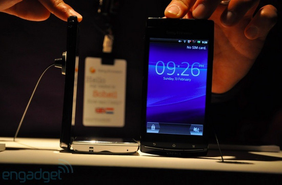 Şık tasarımlı Sony Ericsson Xperia Arc da MWC katılımcıları arasında boy gösterdi