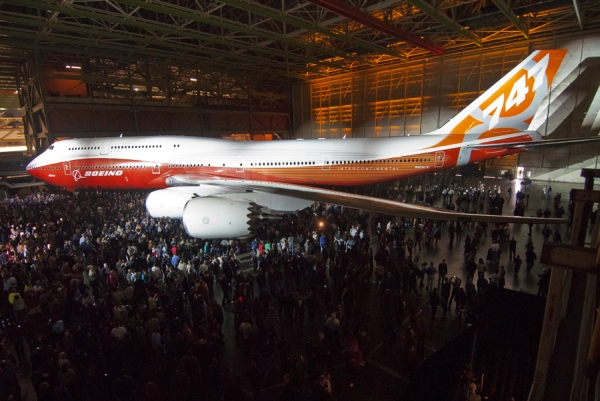 İşte dünyanın en uzun yolcu uçağı: Boeing 747-8