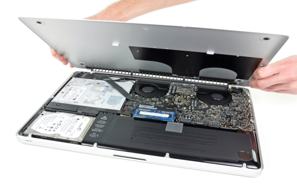 Yeni nesil MacBook Pro parça parça
