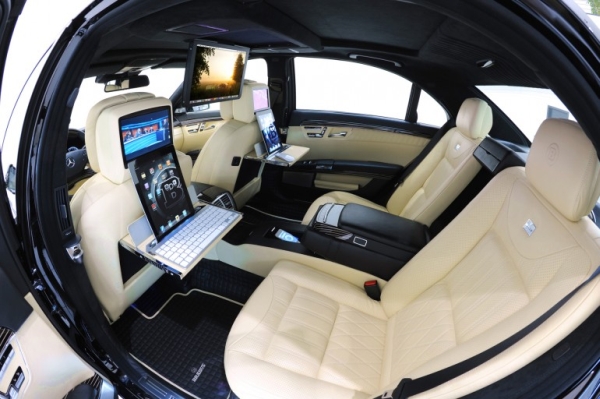 Dünyanın en hızlı ofisi; Brabus'un iPad 2'li yeni Mercedes'i, 3.9 saniyede 100 Km hıza ulaşıyor