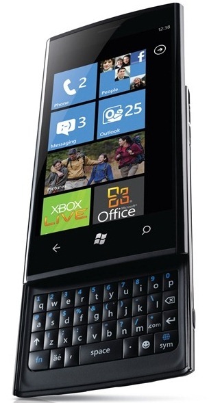 Windows Phone 7'li ve QWERTY klavyeli Dell Venue Pro, İngiltere'de satışa sunuldu