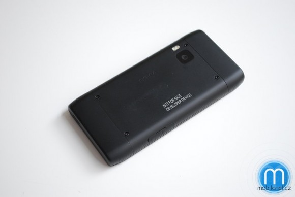 Geliştirici telefonu MeeGo'lu N950'nin videosu yayınlandı