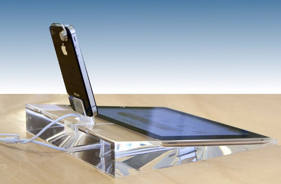 New PC Gadgets'dan iPad ve iPhone / iPod Touch'a özel akrilik şarj standı