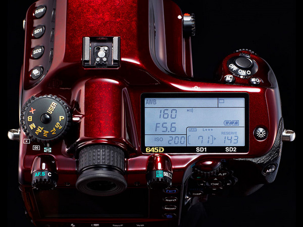 Karşınızda 40 MP ve orta format Pentax 645D Grand Prix Limited Edition