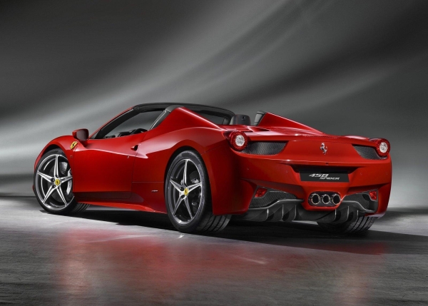 Ferrari 'üstsüz' güzeli 458 Spider'ı resmi olarak duyurdu