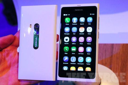 Nokia N9'un parlak beyaz renkli versiyonu görücüye çıktı