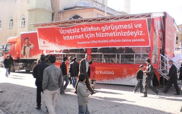Vodafone bayramda da Van'daki depremzedeleri ücretsiz konuşturacak