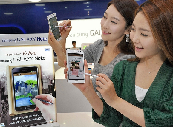 Beyaz renkli Samsung Galaxy Note, Güney Kore'de sergilendi