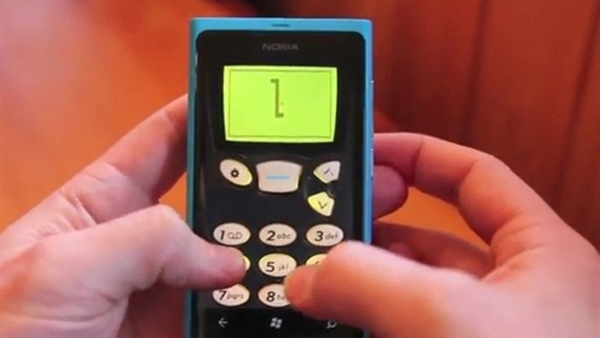 nokia nin 1997 yapimi yilan oyunu windows phone a geldi donanimhaber