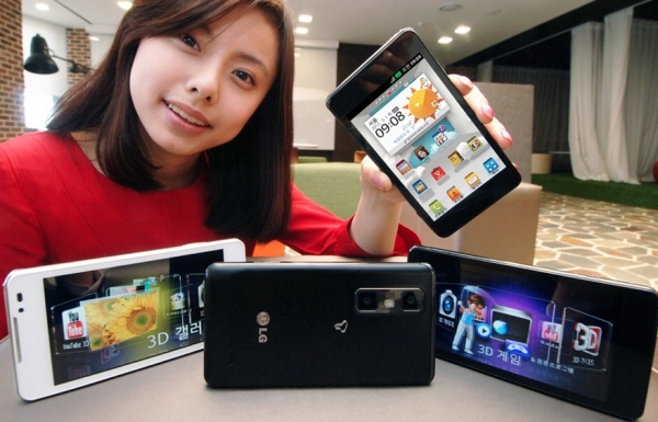 LG'den gözlüksüz üç boyut desteği sunan yeni telefon; Optimus 3D Cube