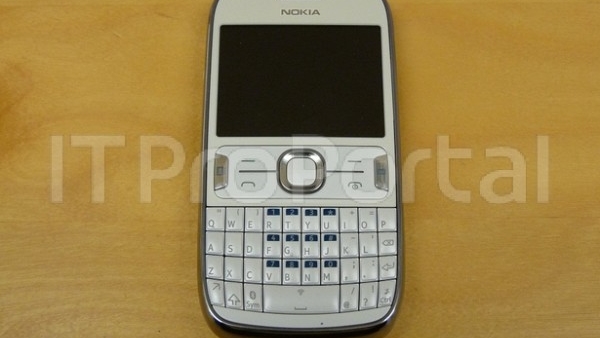 qwerty klavyeli nokia asha 302 nin fotograflari ve bazi ozellikleri internete sizdirildi donanimhaber