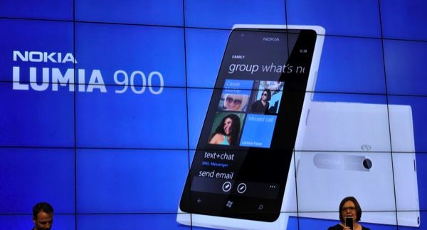 MWC 2012 : Nokia'nın yeni Lumia'sı Lumia 610 oldu, Lumia 900 global olarak satışa sunuluyor