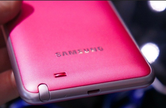 Samsung pembe renkli Galaxy Note modelini onayladı