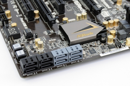 ASRock Z77 Extreme4 anakartıyla görücüye çıktı