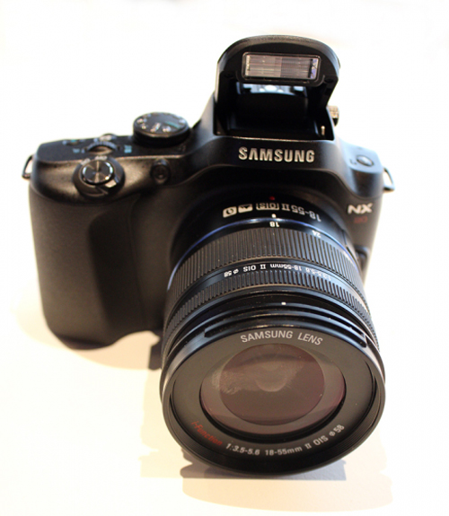 Samsung'un aynasız D-SLR kamerası NX20 görüntülendi