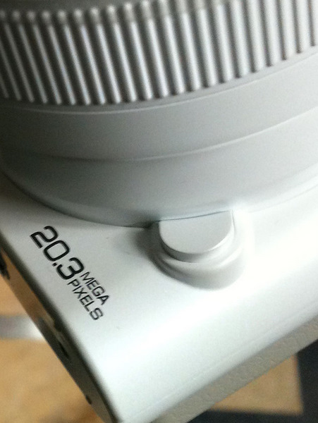 Samsung'un aynasız kamerası NX1000'in bazı fotoğrafları internete sızdırıldı