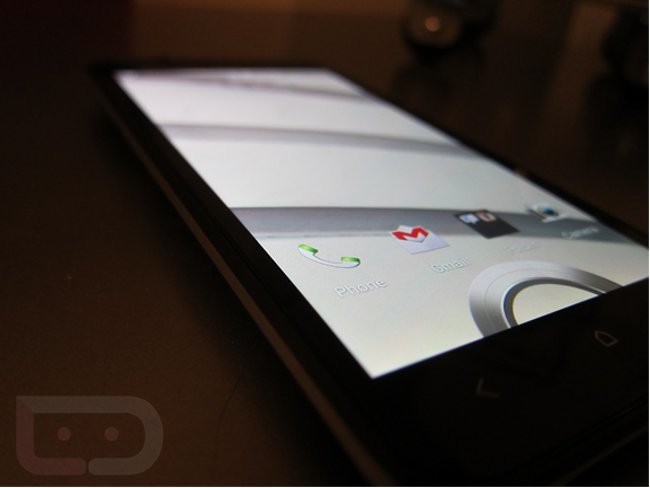 Resmi tanıtım öncesi HTC Evo One'ın fotoğrafları paylaşıldı