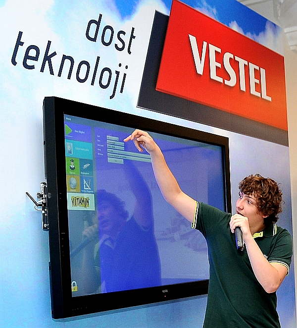 Vestel ve Doğa Koleji Türkiye'nin ilk 'akıllı okul'unu hayata geçiriyor