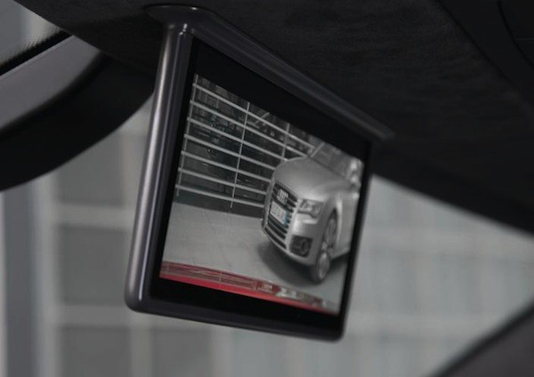 Audi R8 e-tron'da dikiz aynası yerine AMOLED ekrana yer veriliyor