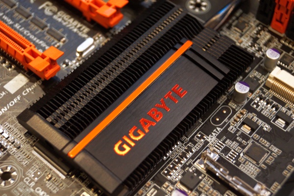 DH Özel: Gigabyte'ın yeni amiral gemisi Z77X-UP7'ye yakından bakıyoruz