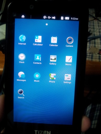 Samsung'un Tizen 2.0 işletim sistemli geliştirici telefonu görüntülendi