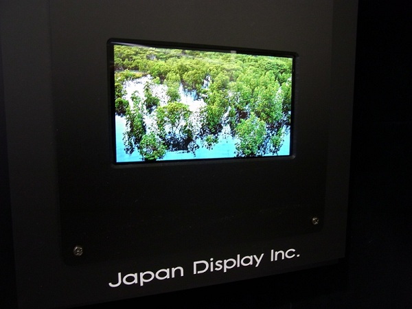Japan Display, 4.5 inçlik HD çözünürlüklü ilk OLED ekranını tanıttı