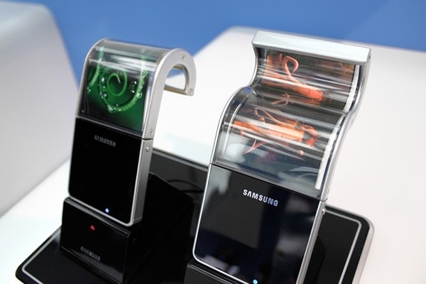 WSJ: Samsung, esnek ekranlı mobil cihazlarını 2013'ün ilk yarısında piyasaya sürecek