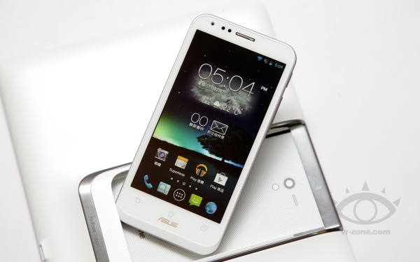 Beyaz renkli ASUS PadFone 2'ye ait detaylı görüntüler paylaşıldı