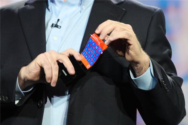 CES 2013 : Samsung'un ilk Youm akıllı telefon prototipi ortaya çıktı