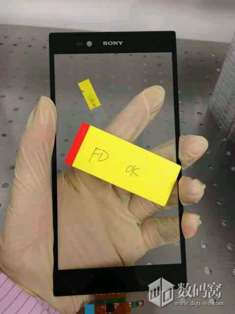 Sony'nin telefon-tablet melezine ait olduğu iddia edilen 6.44 inçlik ön panel sızdı