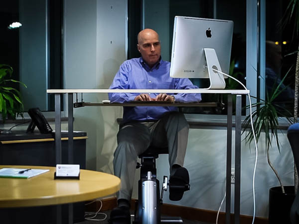 Active Desk ile masa başında spor yapın