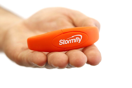 Bileklik formunda kişisel bir bilgisayar,”StormFly”