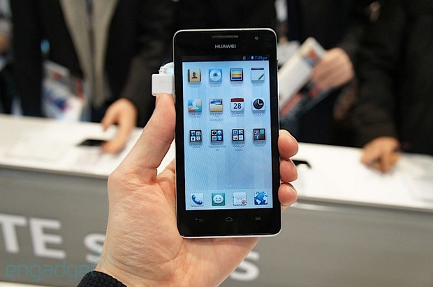Huawei, LTE destekli yeni akıllı telefonu Ascend G526'yı sergiledi