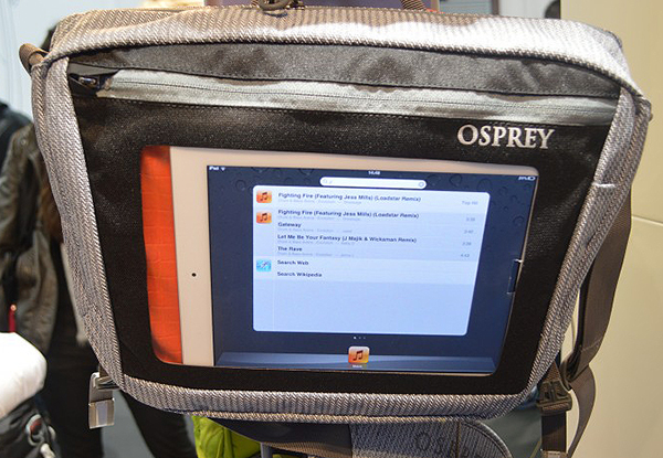 Tablet bilgisayarlarına her zaman ulaşmak isteyen kullanıcılara özel çanta serisi, 'The Portal'