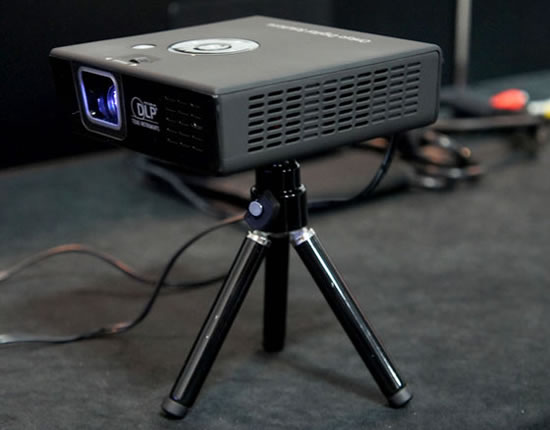 Onkyo'dan mobil DLP projektör: PP-D1