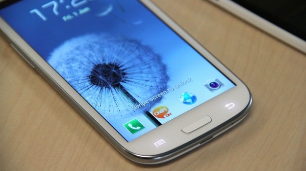 Galaxy S III'ün kilit ekranını devre dışı bırakarak kullanıcı verilerine ulaşmak mümkün