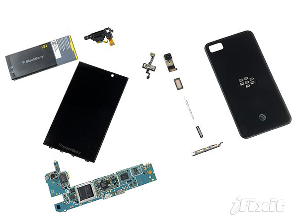 iFixit, BlackBerry Z10 modelini masaya yatırdı