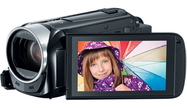 Canon, FullHD kayıt yapabilen yeni VIXIA HF R40 video kamerasının satışına başladı