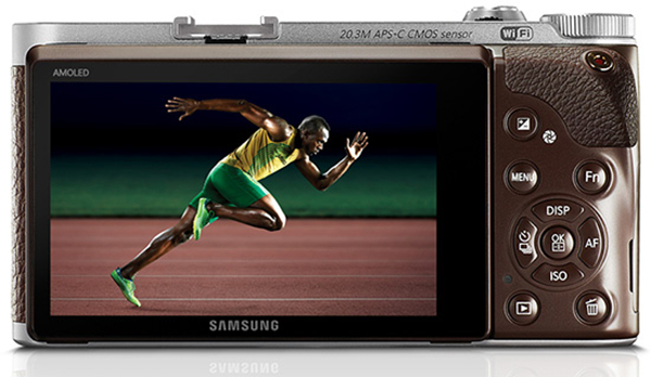 Samsung'un yeni fotoğraf makinesi NX300'ün reklam yüzü, dünyanın en hızlı adamı oldu