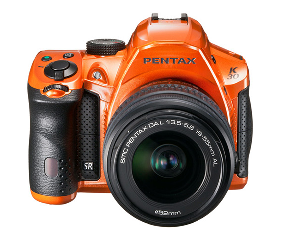 Pentax, K30 DSLR fotoğraf makinesine 15 yeni renk seçeneği ekledi