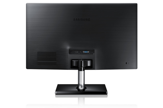 Samsung'dan AD-PLS panelli 23.6-inç Full HD LCD monitör: S24C570HL
