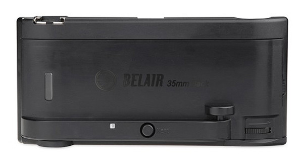 Lomography, Bleair X 6-12 fotoğraf makinesi için yeni bir 35mm arka aparatı çıkarttı
