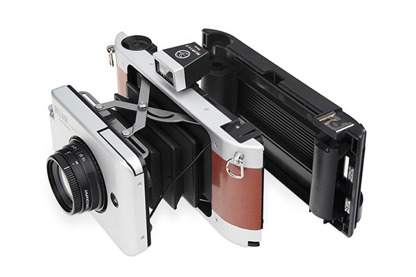 Lomography, Bleair X 6-12 fotoğraf makinesi için yeni bir 35mm arka aparatı çıkarttı