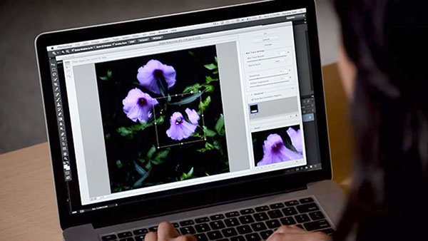 Adobe, yeni Photoshop içerisinde karşımıza çıkması beklenen 'Shake Reduction' özelliği için bir video yayınladı