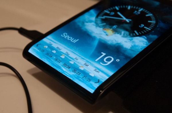 OLED Derneği, Samsung Galaxy Note III'ün plastik tabanlı OLED panele sahip olacağını ileri sürdü