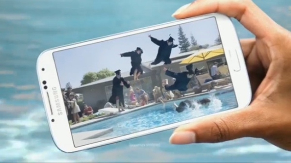 Samsung Galaxy S4'ün 'Mezuniyet' ve 'Havuz Partisi' konulu yeni reklam filmleri yayınlandı