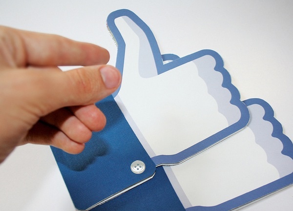 Facebook yılın ilk çeyreğinde kar etmeyi sürdürdü