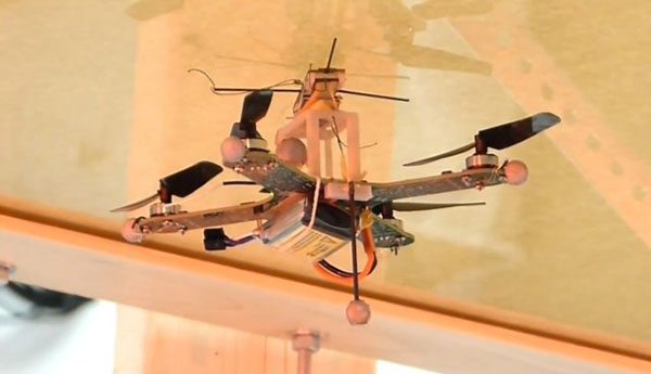 Yeni geliştirilen bir mekanizma, insansız hava araçlarının farklı açılarda iniş yapabilmesine imkan veriyor