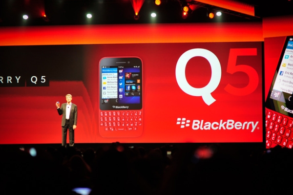 QWERTY klavyeli BlackBerry Q5 tanıtıldı