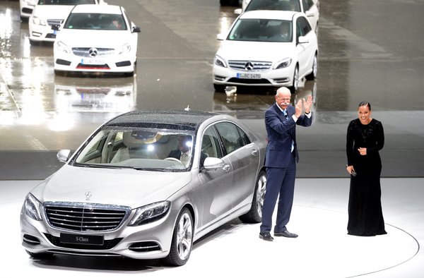 Mercedes 2014 model S-Class modellerinde sanal şoför teknolojisini deneyecek